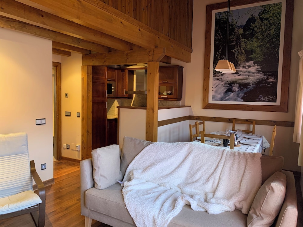 2 Bedroom Duplex Apartment in La Molina