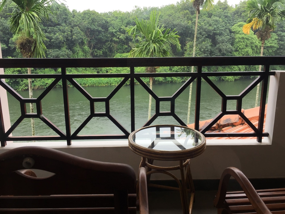River Banks Madaparambil Resort