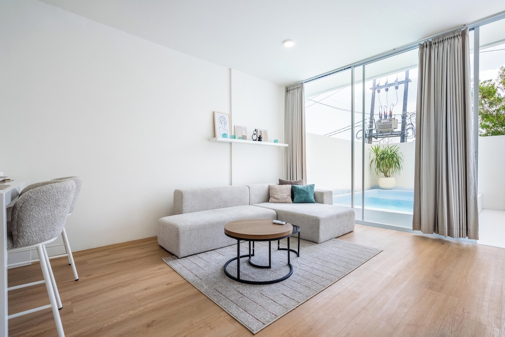 Dreamland Villa with Pool 3 min to Beach