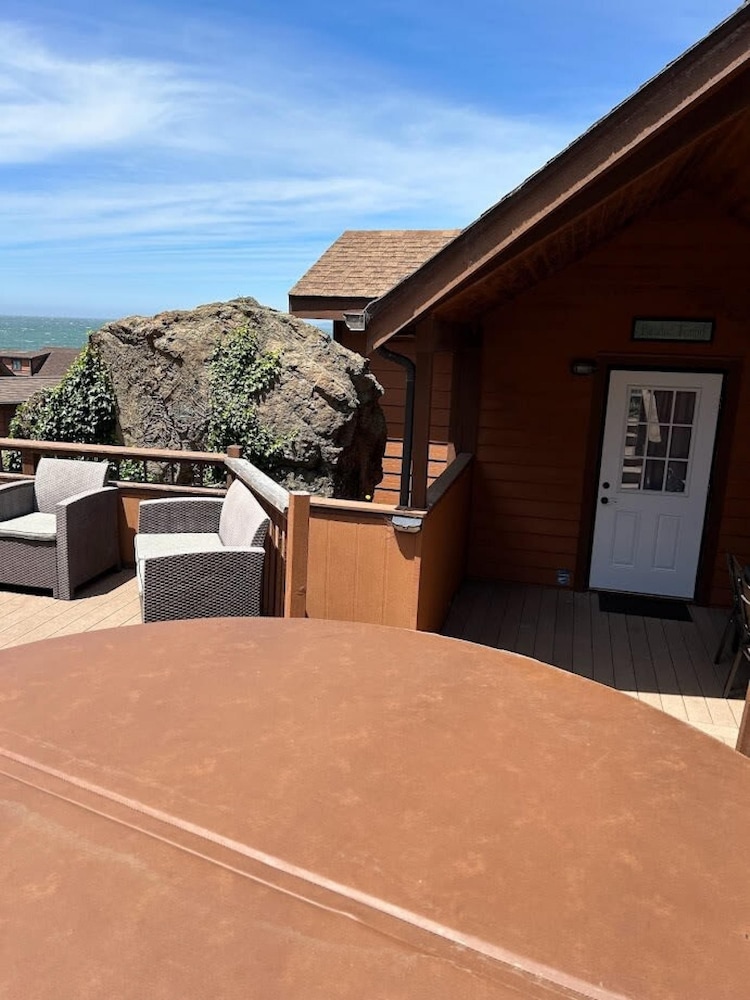 Oceanview Cabin 20 Private Jacuzzi Large Deck