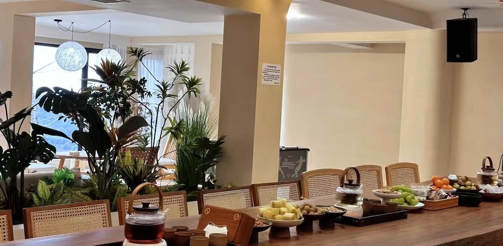 Yunfu Mid Hill Resort Hotel