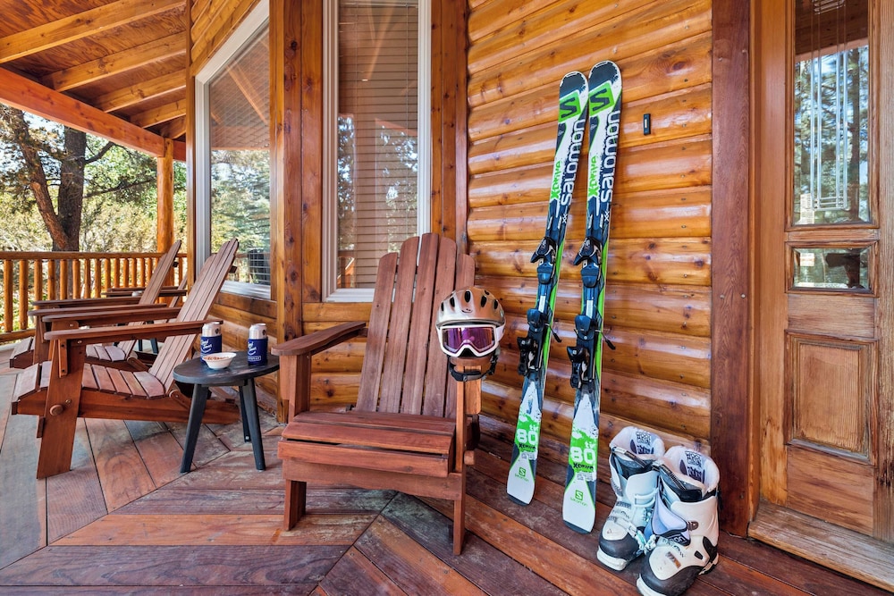 Sleeps 27 2 Homes Near the Lake, Hot Tub + Views Castle Glen Estates
