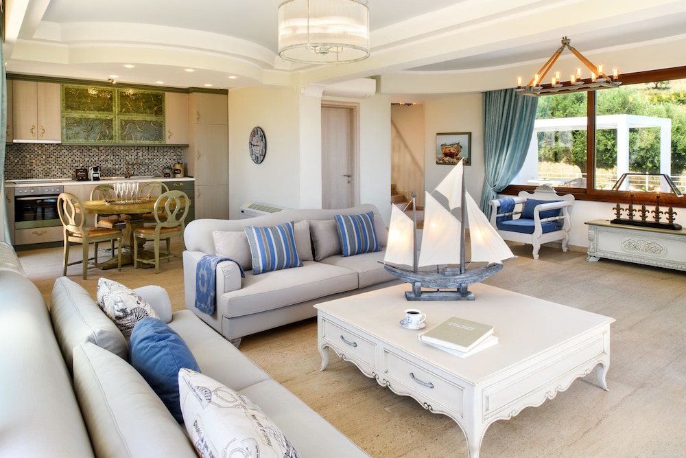 Villa D'Oro - Luxury Villas & Suites
