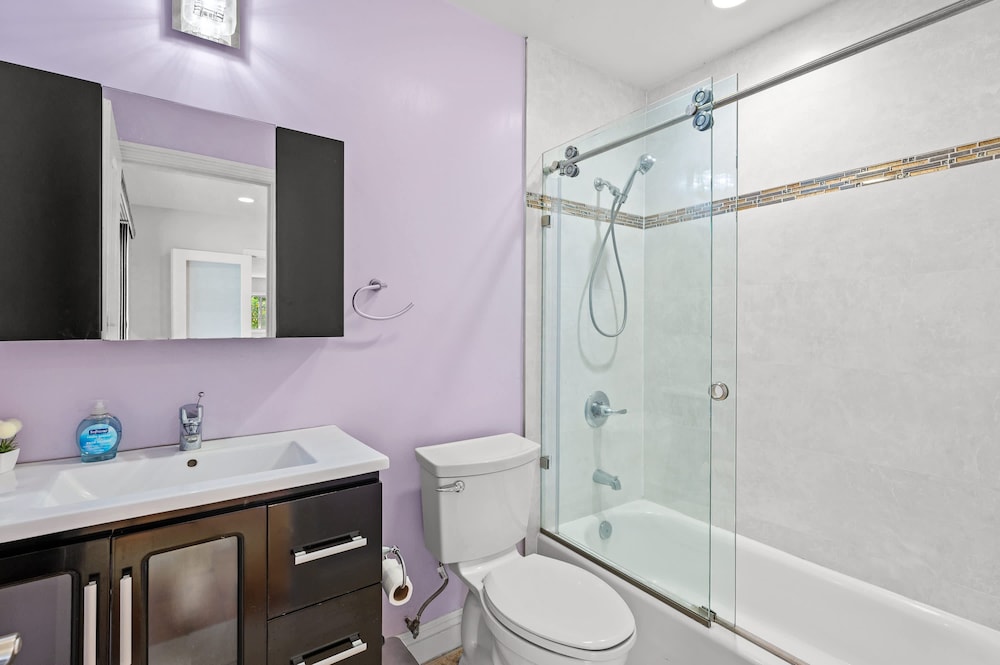 Luxury Estate With Sparkling Pool Elegant Amenities