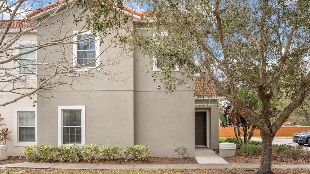 Spacious 4BR Family Townhouseprivate Pool & BBQ