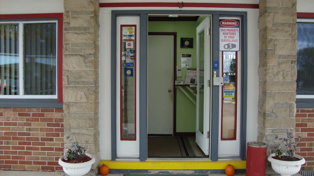 Pinconning Trail Inn Motel