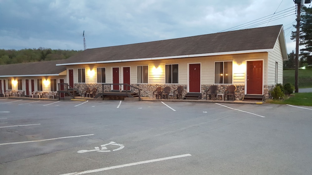 Clark's Beach Motel