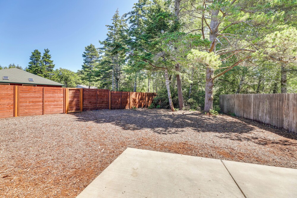 Family-friendly Florence Home: 3 Mi to the Coast!