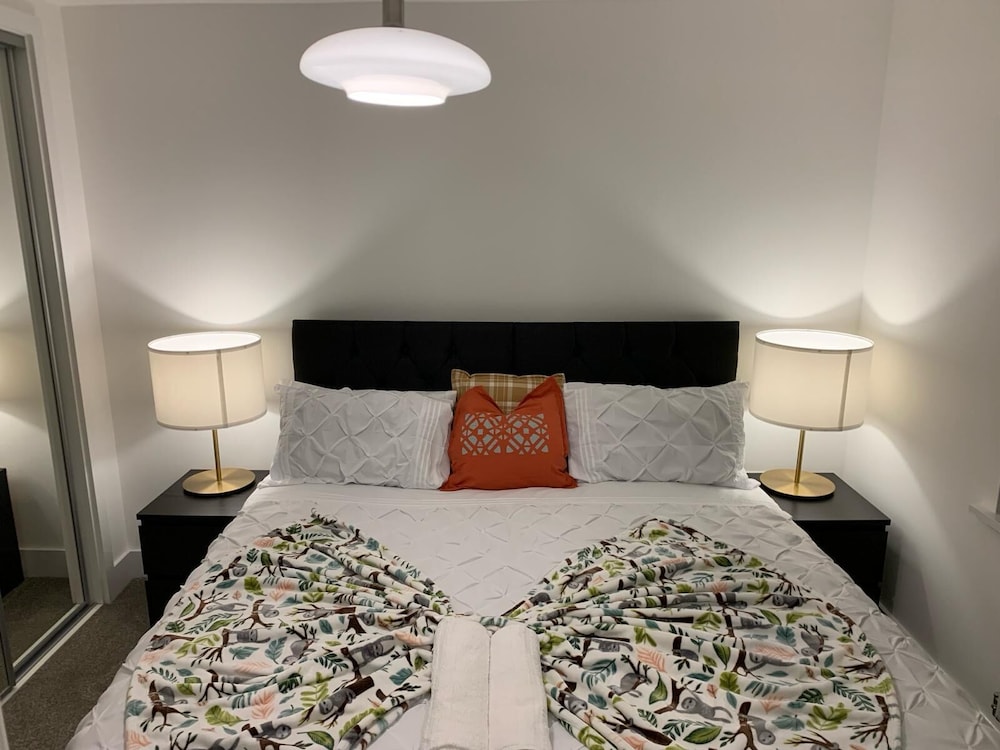 Brand New Entire 4 Bed House/multiple Parking view 2