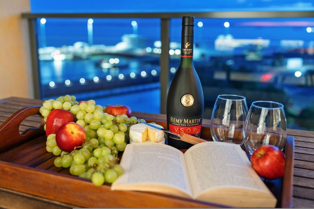 Zen By The Sea Pool - Balcony Dining - Seaview