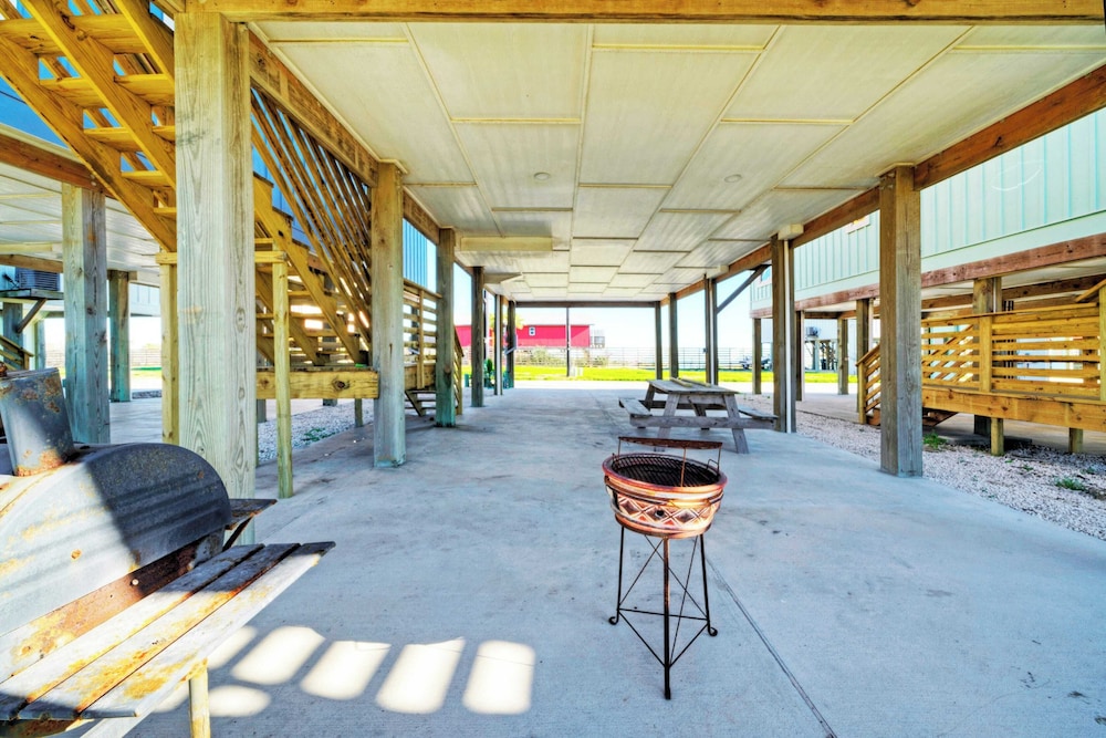 2 Homes, Sleeps 16, Shared Pool+boat Dock Laguna Village Serenity by Avantstay