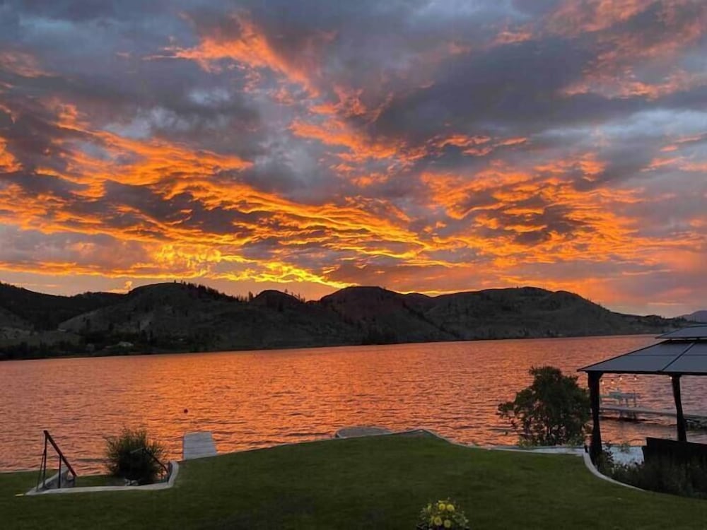 Skaha Lakefront Inn