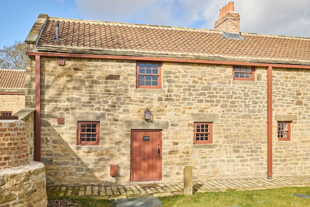 Host Stay Potters Cottage