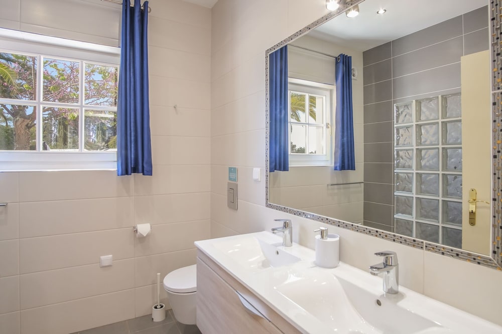 Vale Verde in Lagos With 6 Bedrooms and 4 Bathrooms