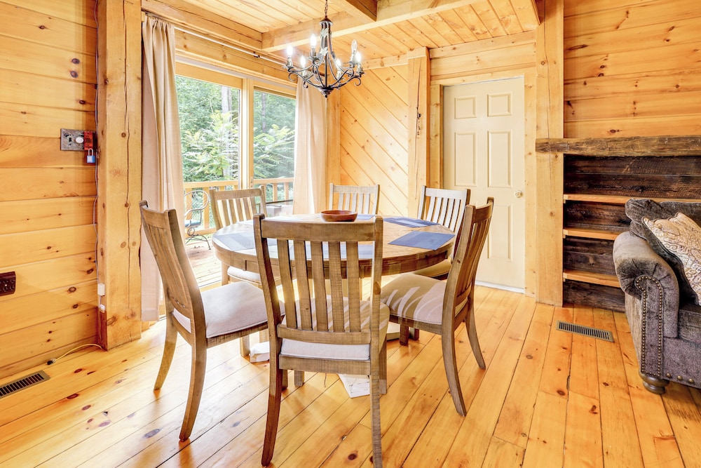 7 Mi to Glens Falls: Peaceful Retreat w/ Game Room