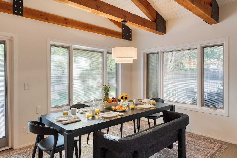 Hot Tub, Sauna & Red Rock Views Near Sedona Trails Sedona Serenity Retreat by Avantstay