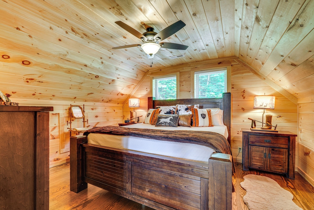 Hot Tub, Game Room & Views: Mars Hill Mtn Retreat!