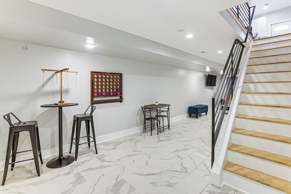 Modern Philly Oasis w/ Rooftop Deck & Game Lounge