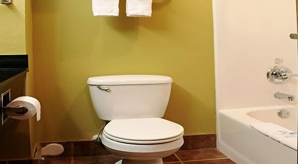HomeTown Inn & Suites