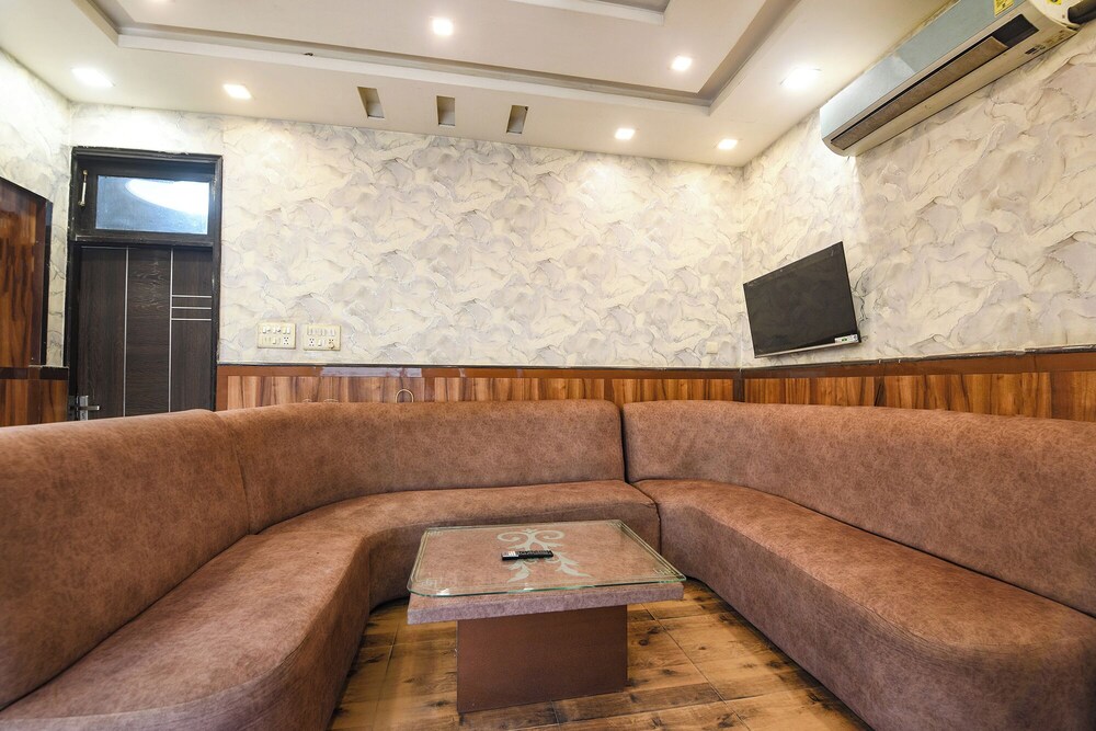 Fabhotel Shiv Palace