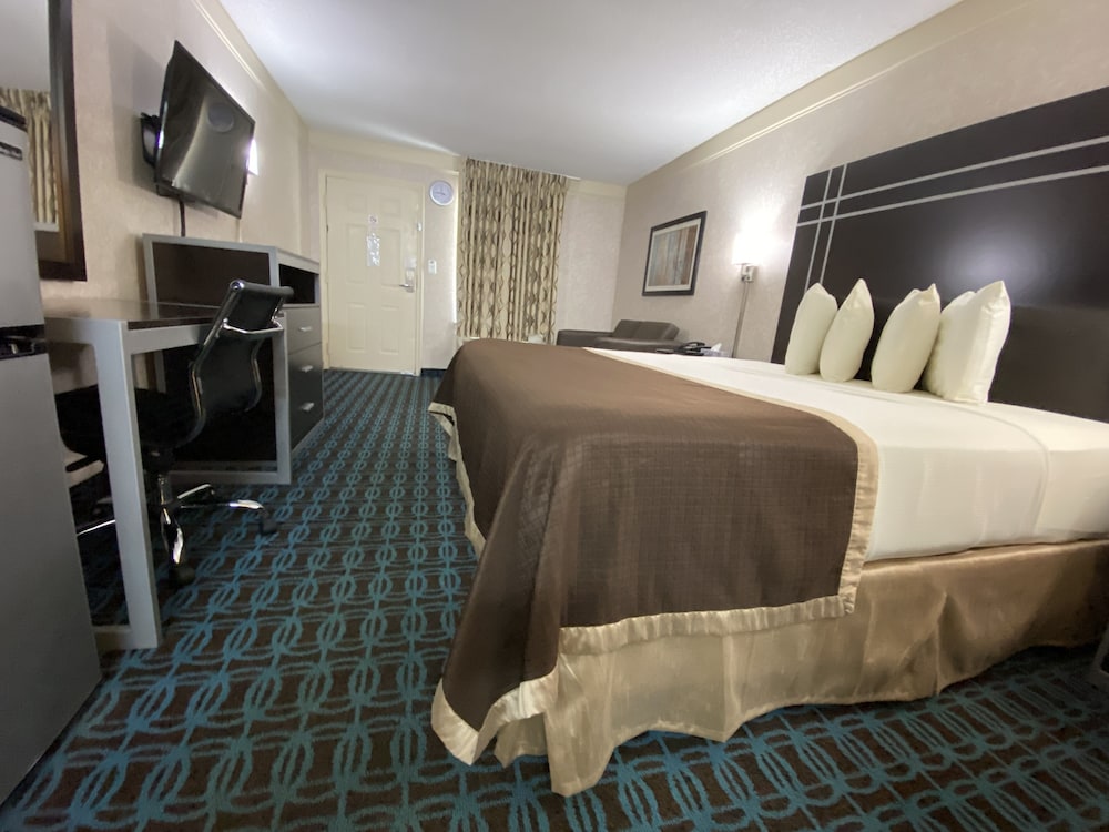 Deluxe Inn Fayetteville - I-95 Exit 49