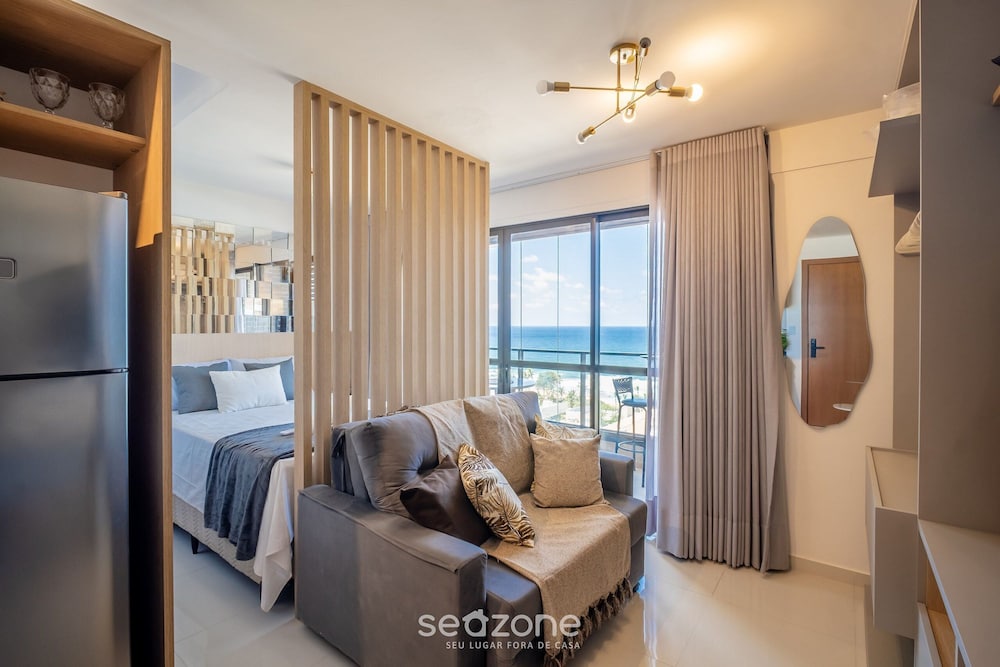 Stay Just Steps From Itapua Beach, With Pool and gym - RGF