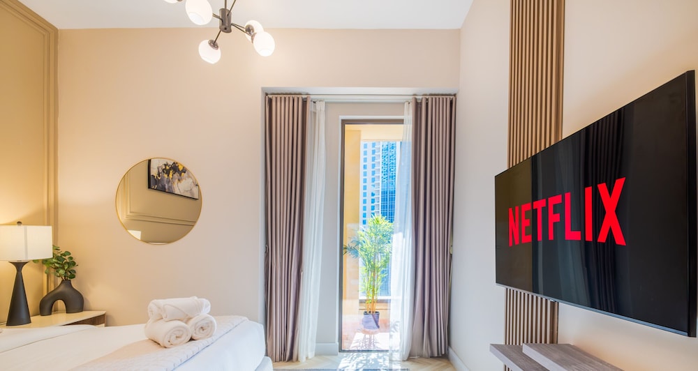 LUX The Luxurious Central JBR Suite 2