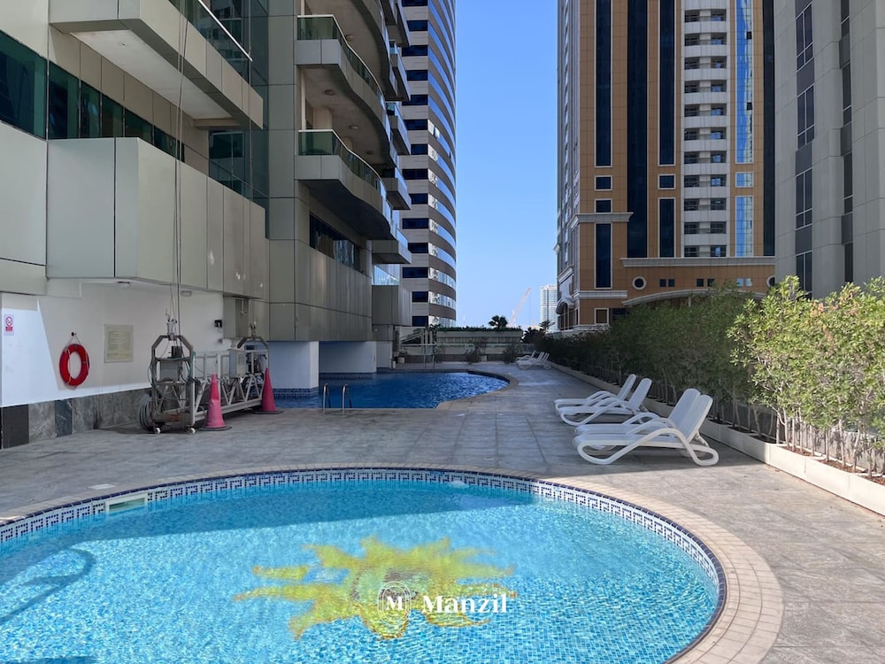 Luxury 1BR in Marina High-rise Living With Views