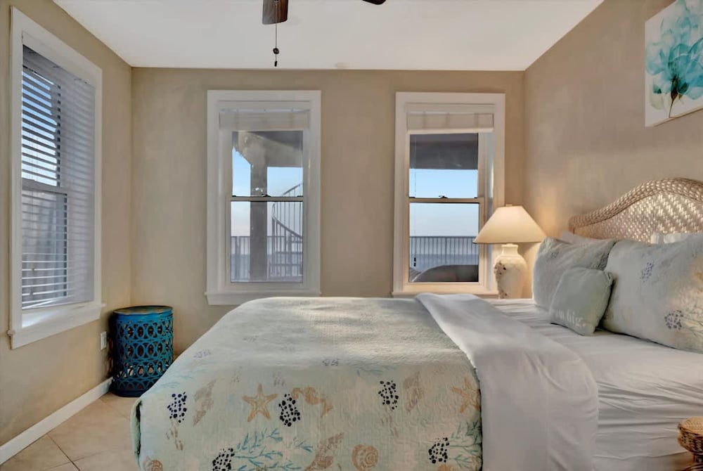 Stones Throw Beachfront Family Suite 3 Views