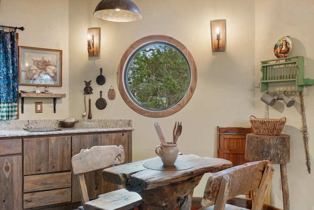 Woodsman Hobbit with Hot Tub & Fireplace
