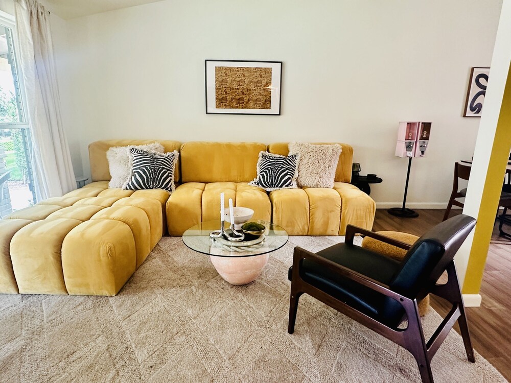 Palma Plaza Unit C