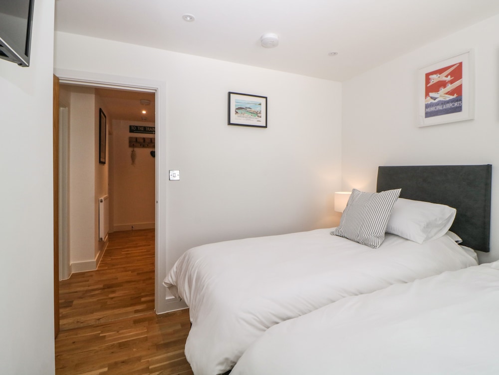 Apartment 4 10 Somers Court