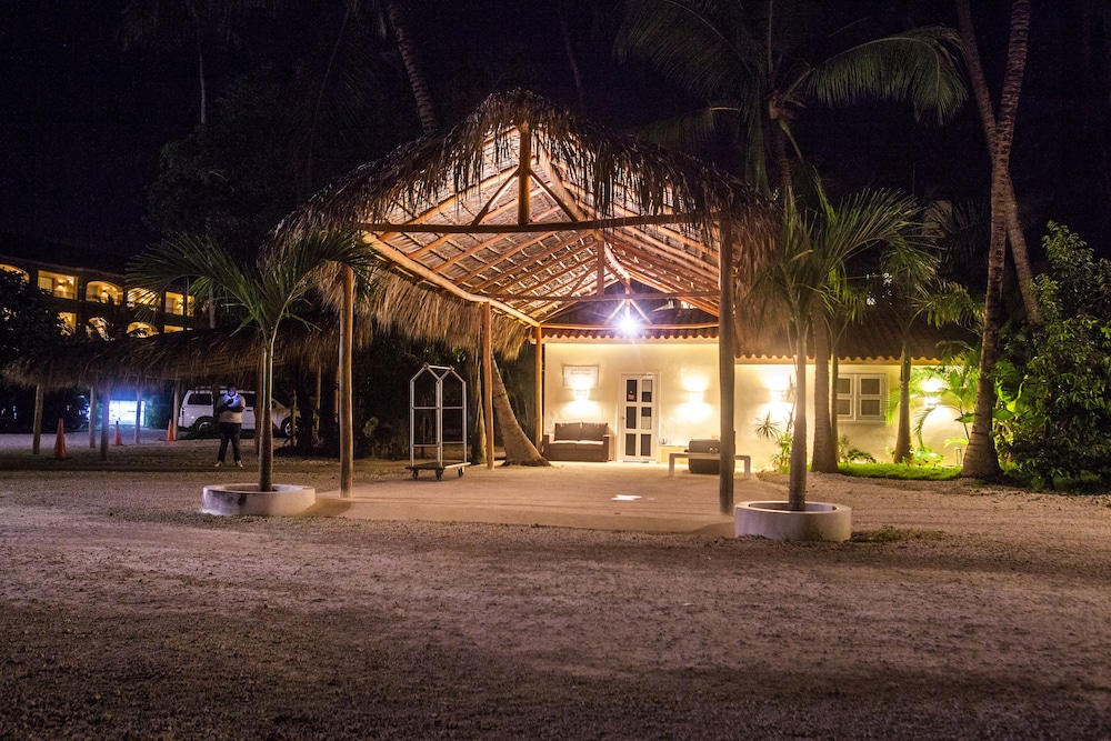 Los Corales Beach Village