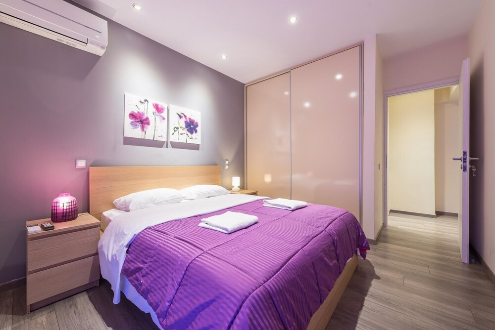An Impressive 2 bdr Apt in Glyfada photo 2