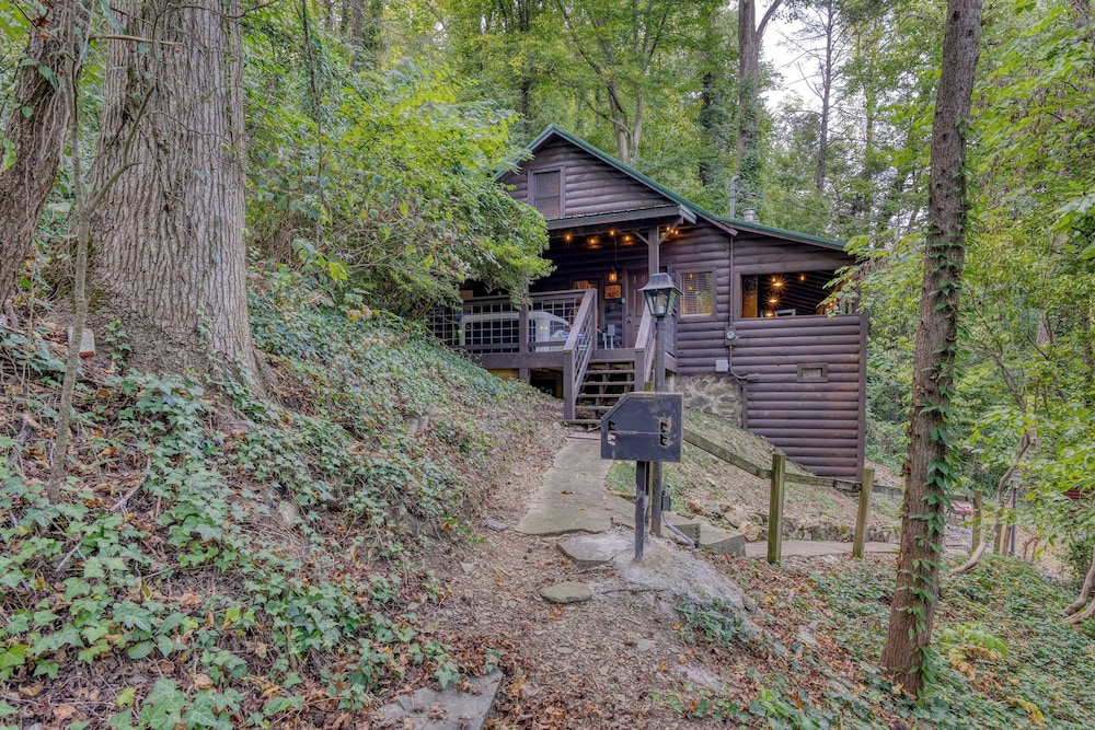 Riverwood Gatlinburg/pigeon Forge Cabin w/ River Views