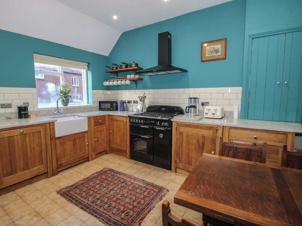 34 The Wharfage