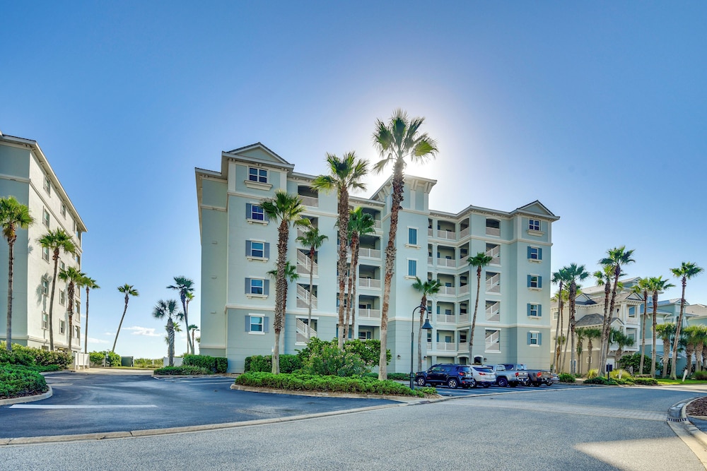 Steps to Beach: Palm Coast Escape w/ Resort Perks!