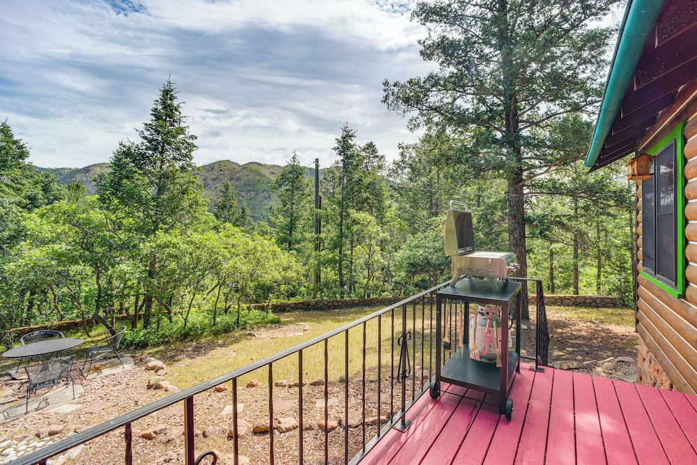 Mtn-view Cascade Cabin Near Garden of the Gods!