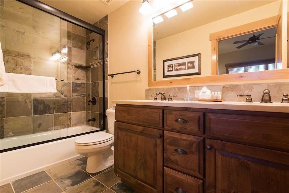 6302 Bear Lodge, Trappeur's Crossing Apartment 3