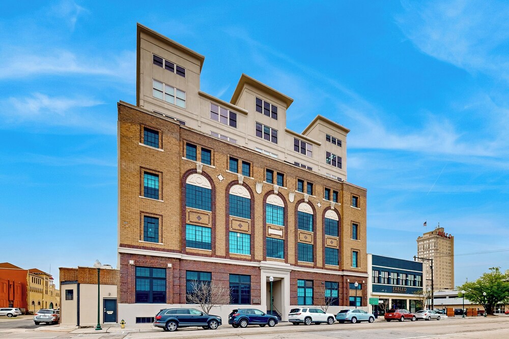Luxe 1BR Downtown Loft in Historical Building