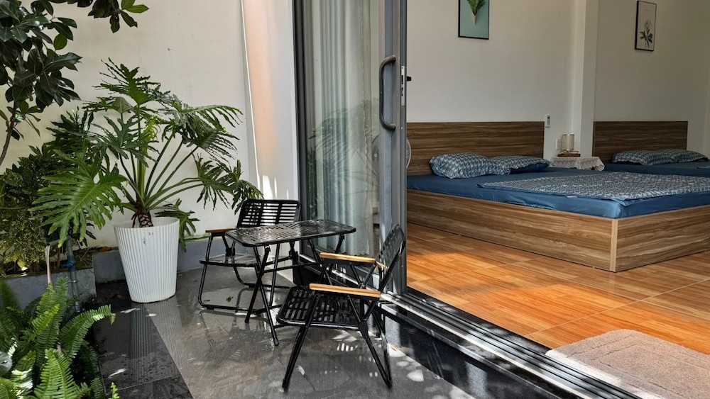 HOMESTAY HALONA