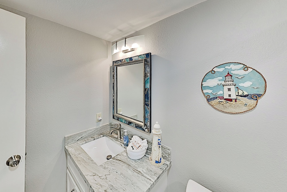 Gulf-front 2BR w/ Resort Amenities, Beach Access