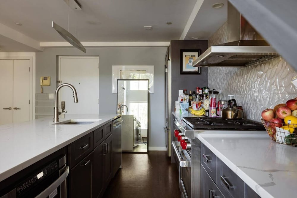 Dekalb by Rove Travel Duplex Loft w Terrace
