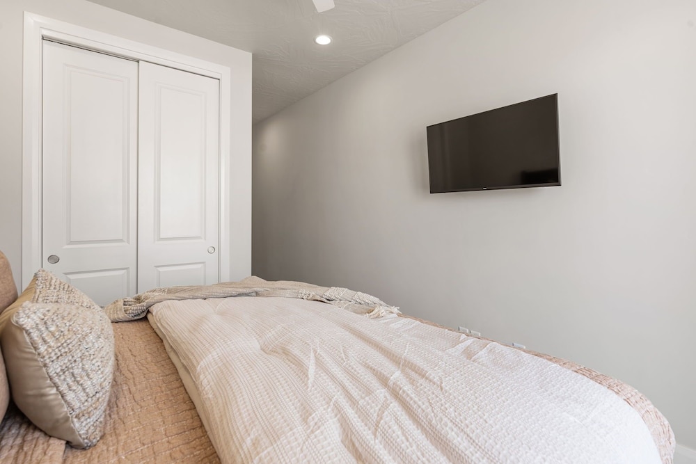 The Crash Pad 5 Bedroom Townhouse