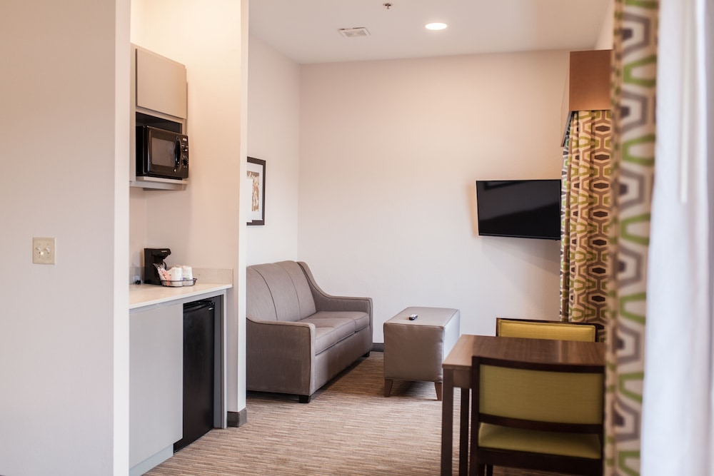 Sweetwater Vacations - Holiday Inn Express  Suites Sweetwater, an IHG Hotel - Property Image 5