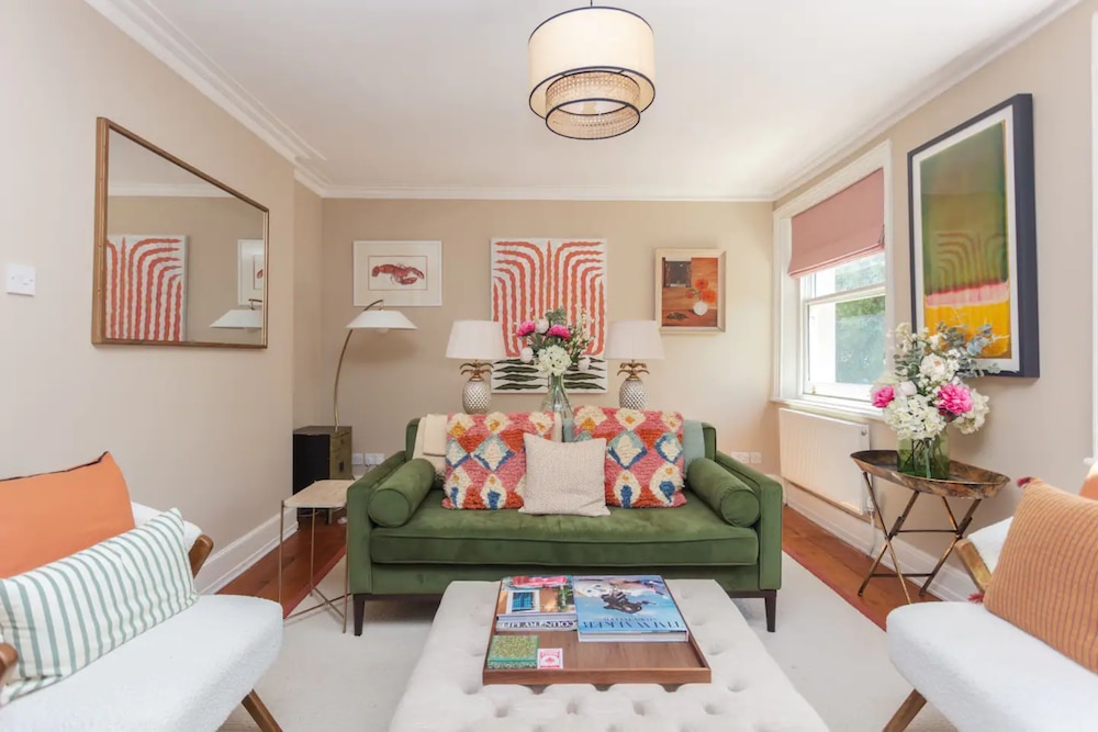 Stunning 2 Bedroom Apartment in the Heart of Chelsea