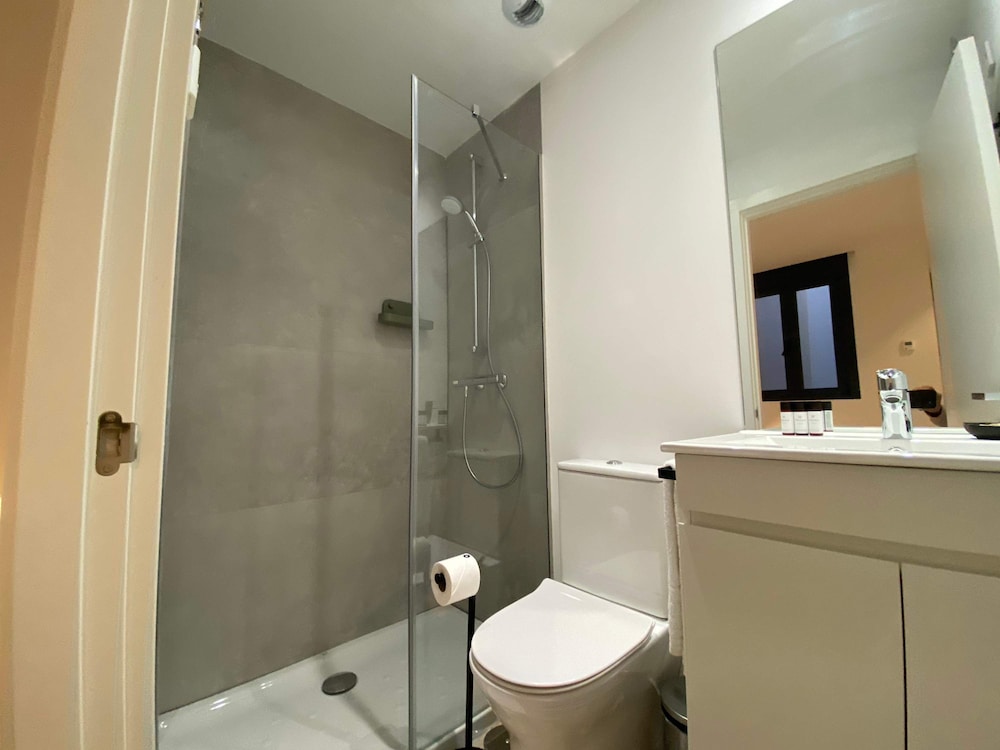 w Majestic 2BR at Palacio Real