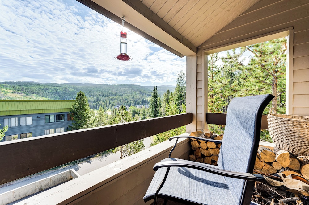 2 Mi to Winter Park Slopes: Mtn-view Condo!