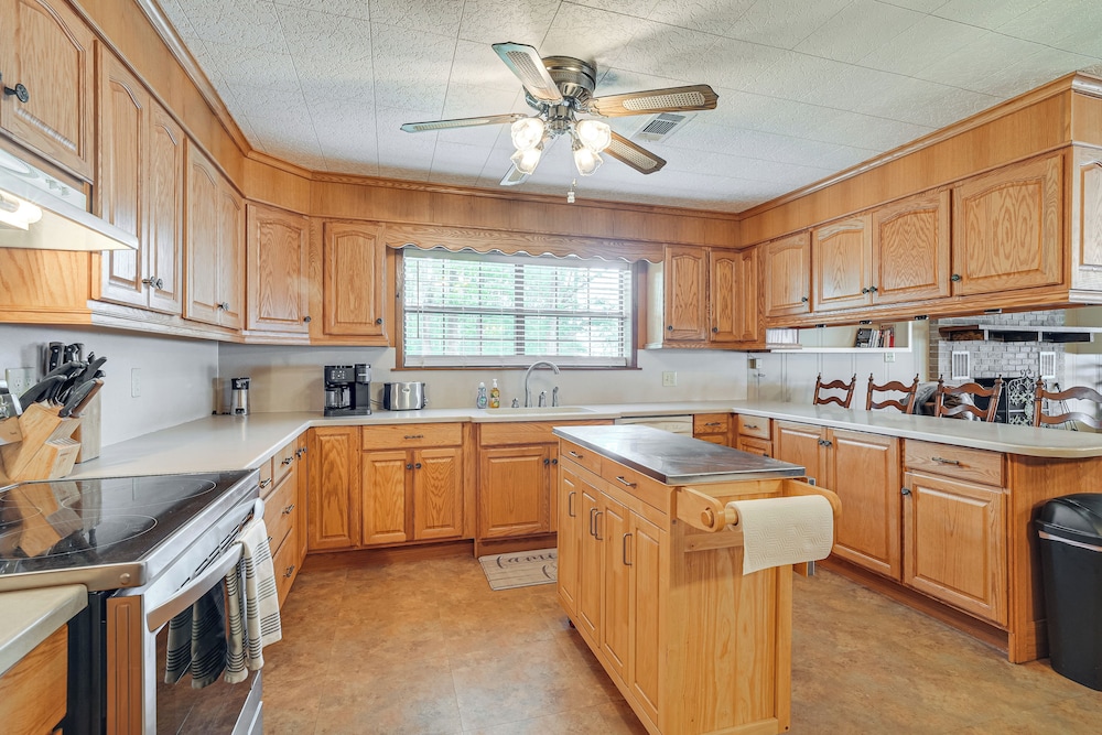 Lakefront Gem w/ Boat Dock & Fishing Pier in Many