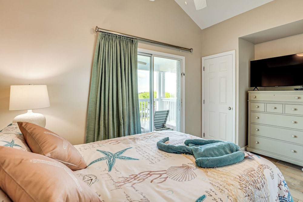 Oceanfront Duck Key Villa: 2 Marinas Steps Away!